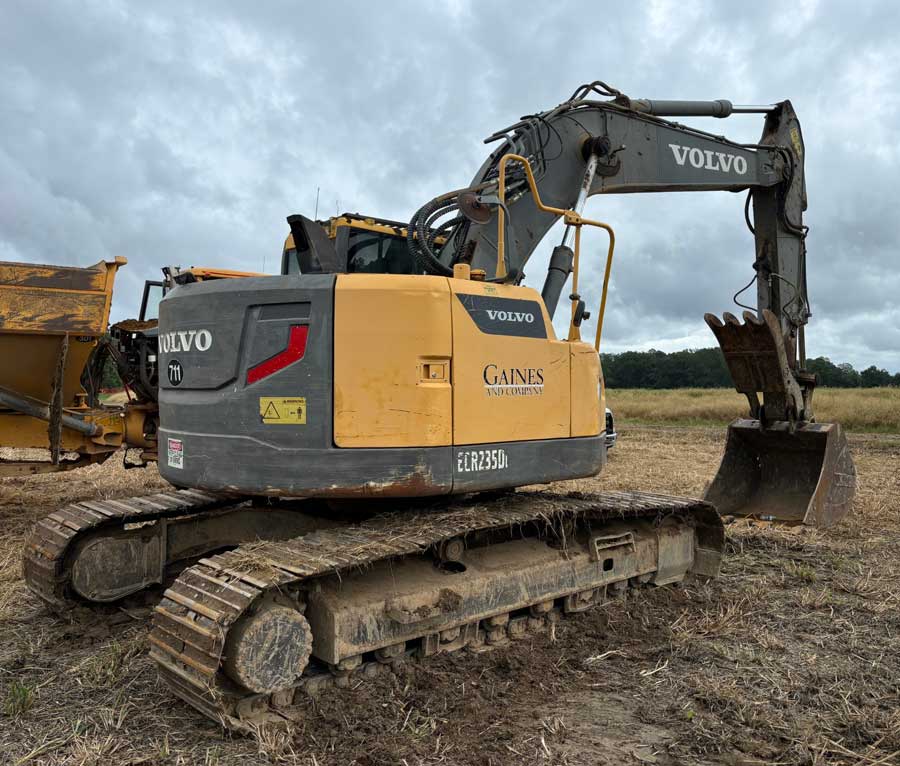 Volvo 235 Zero Turn Excavator
